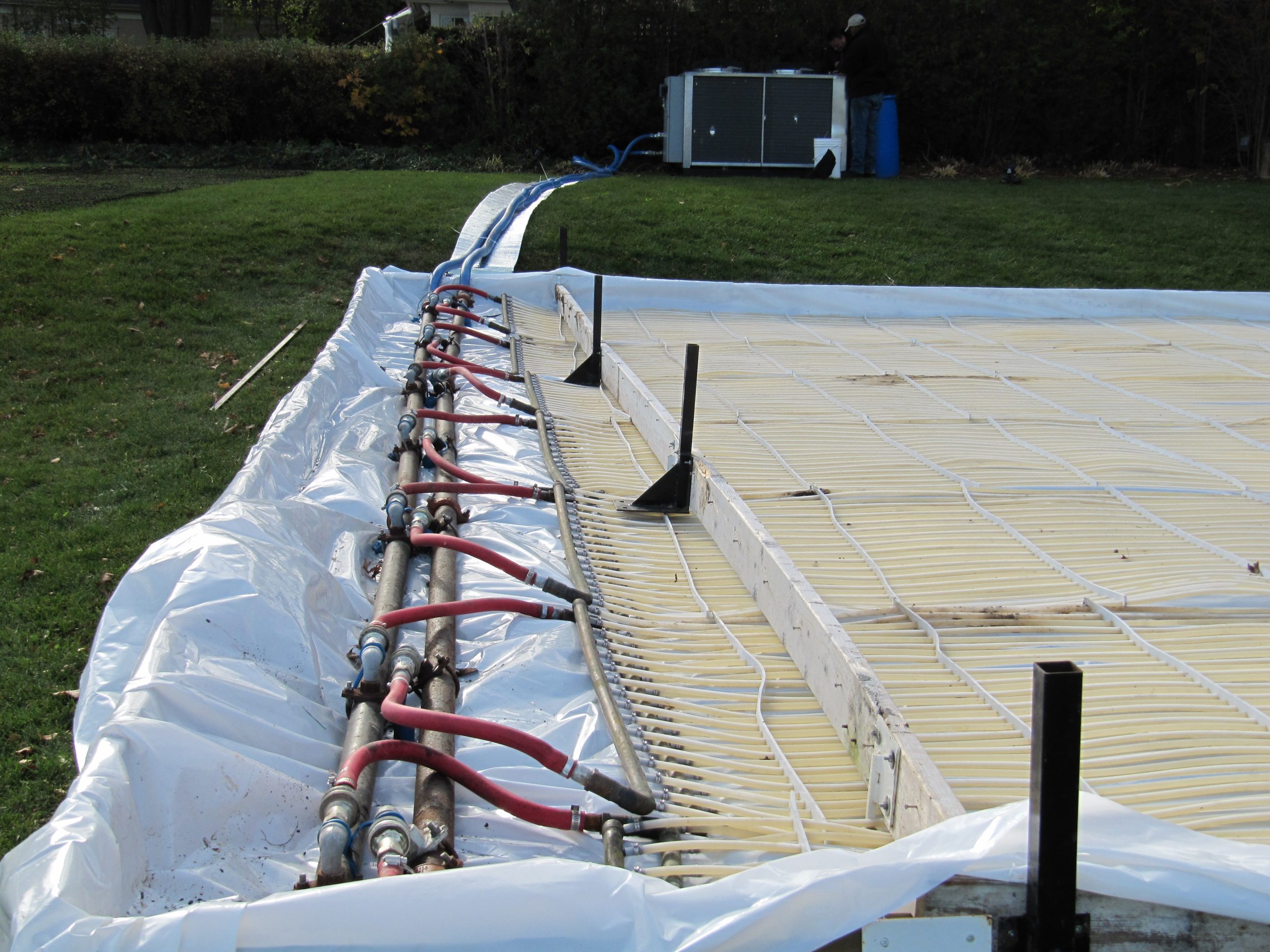 Refrigerated pool rink with chiller